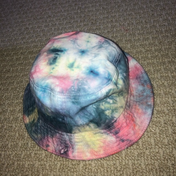 TIE-DYE BUCKET HATS - Picture 3 of 5